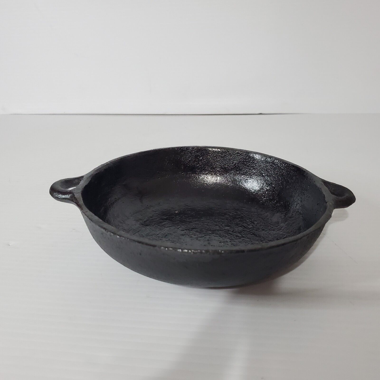 Antique Cast Iron 7 Inch Dual Handle Frying Pan Baking Dish Unmarked 1800s