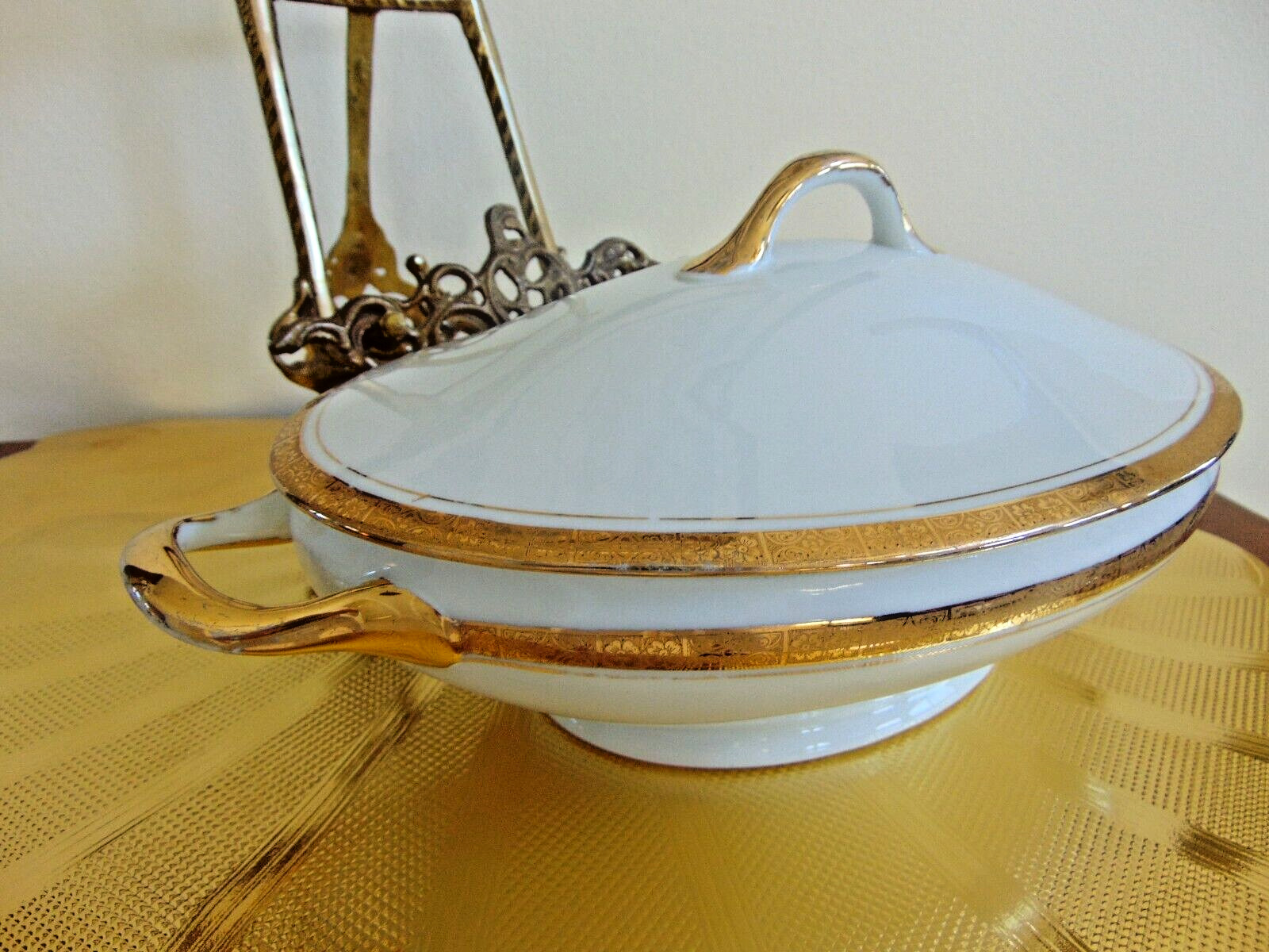 FRAUREUTH SAXONY GERMANY PORCELAIN COVERED VEGETABLE BOWL 18 k GOLD TRIM 1900'S