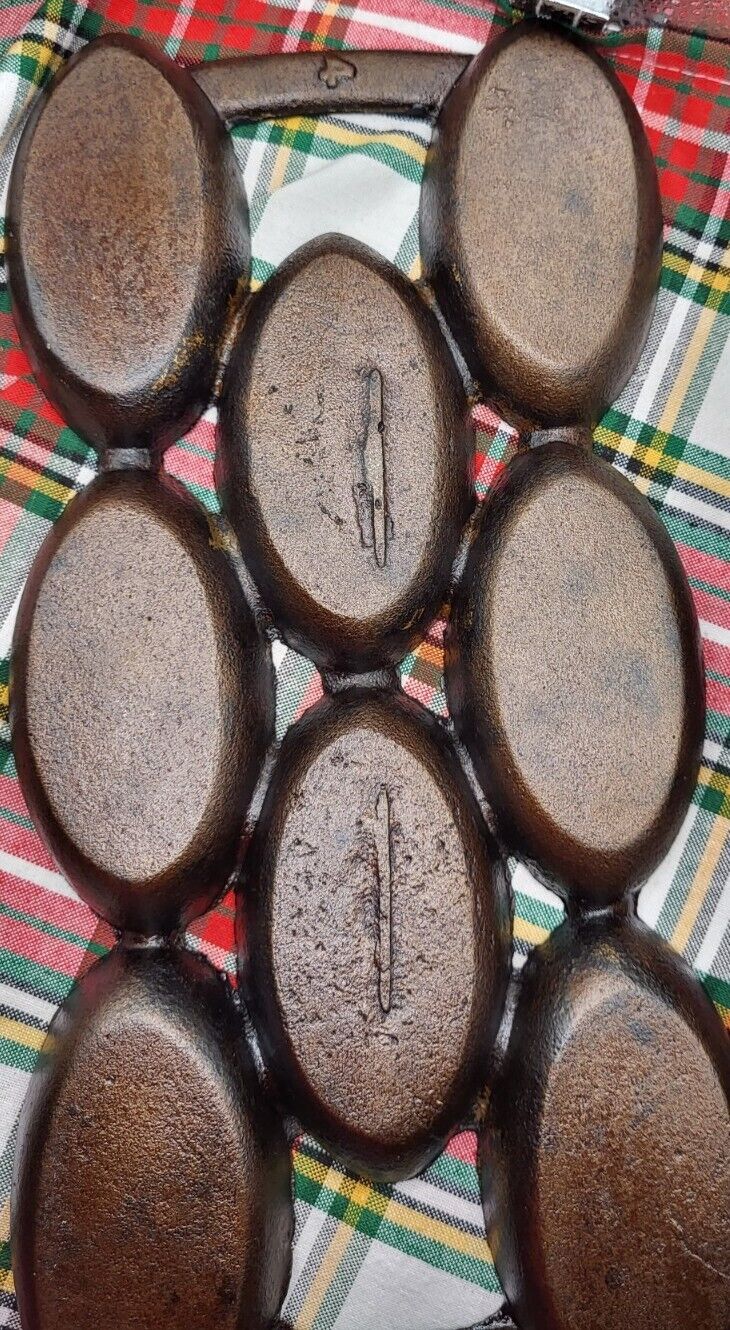 Late 1800s Gate Marked Cast Iron Gem Pan