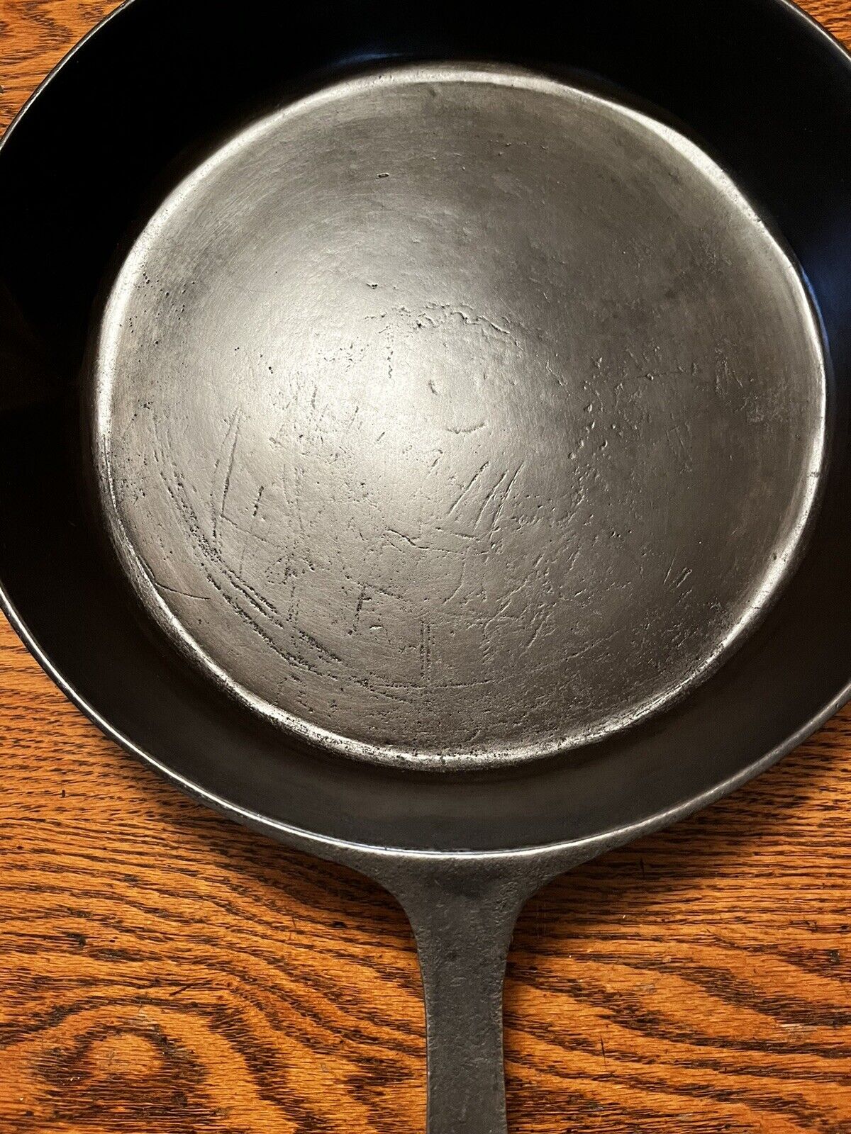 1800's Cast Iron No. 9 Skillet with Gate Mark & Plain Handle
