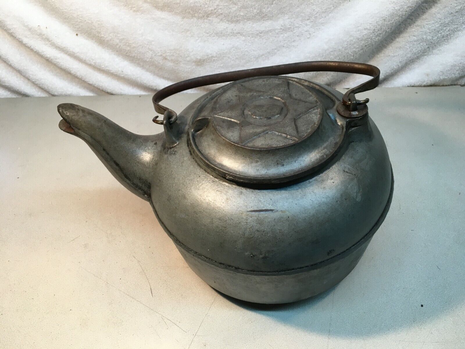 ANTIQUE 1800s Cast Iron Star Tea Pot Kettle Gate Mark 6 Pointed Star on Lid