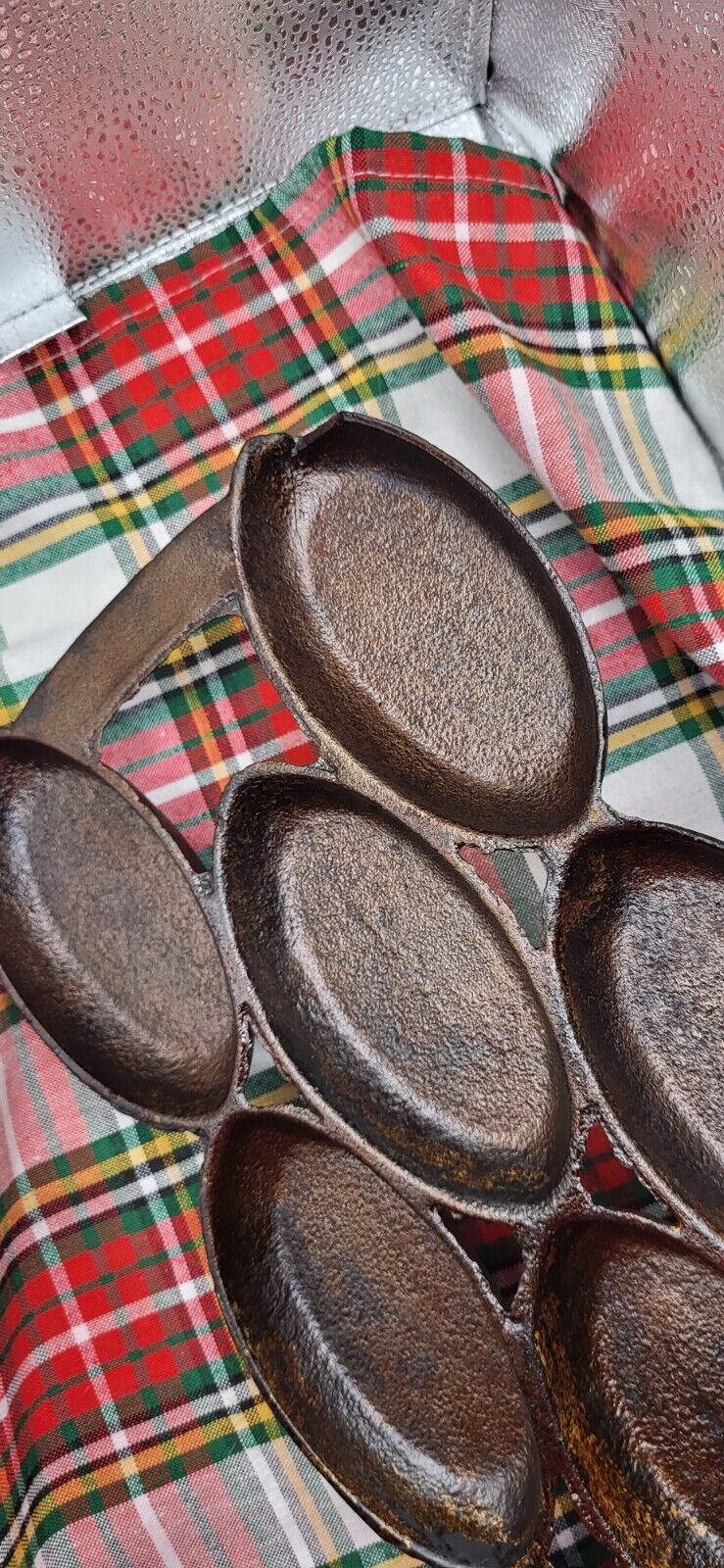 Late 1800s Gate Marked Cast Iron Gem Pan