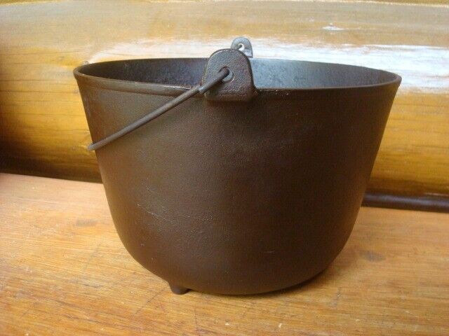Vintage 1800's Cast Iron 3-Legged BEAN POT Kettle GATE MARKED 6 lbs.
