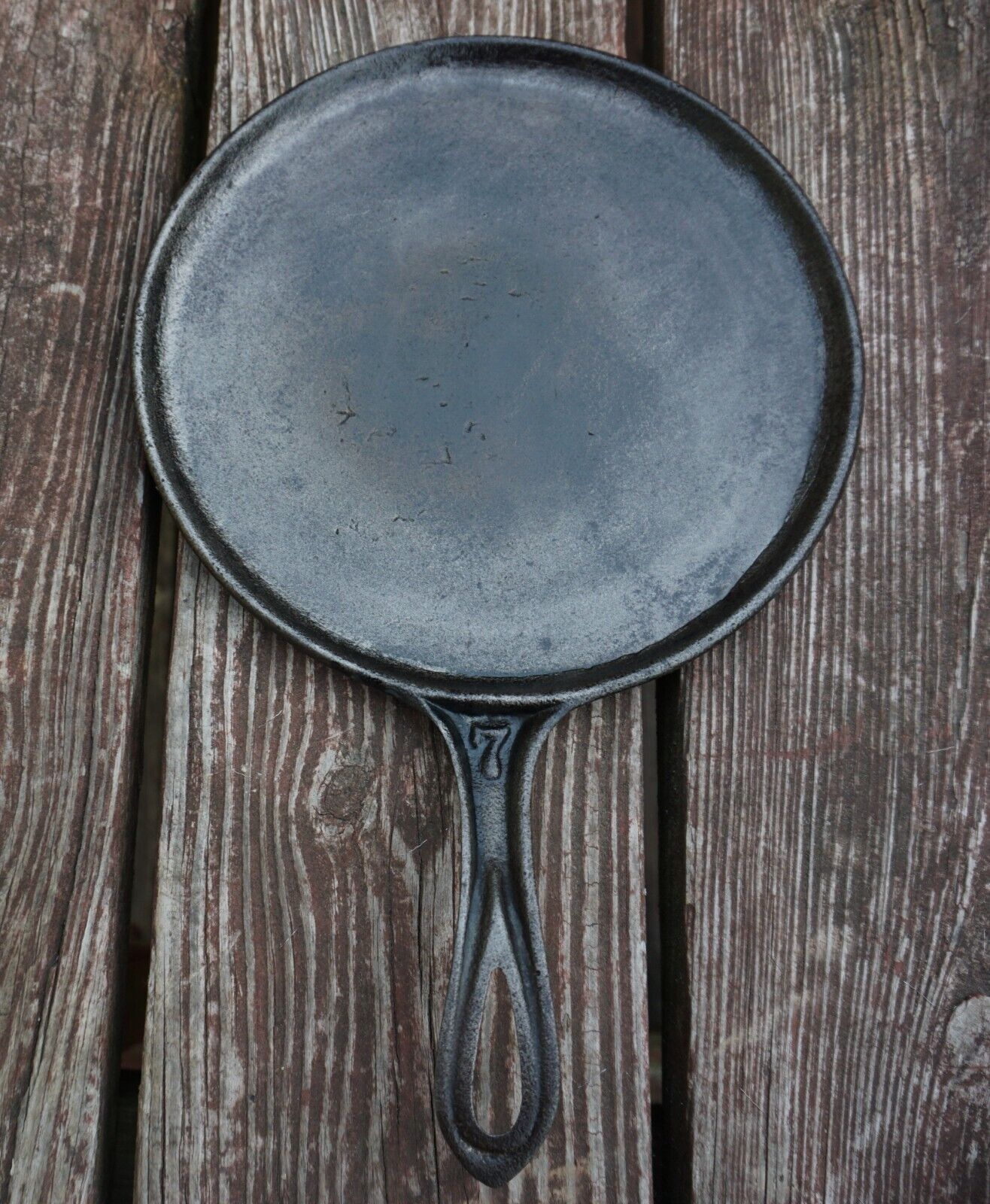 Early - Made 1800's Cast Iron No. 7 Round Griddle with Gate Mark & Fancy Handle