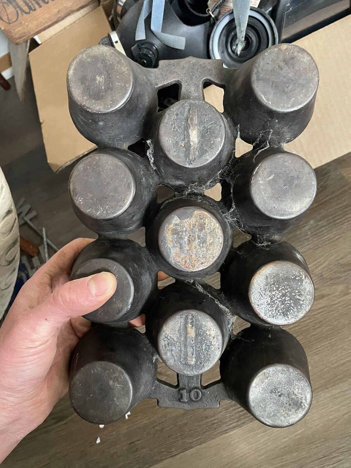 ANTIQUE (C.1800S) #10 CIVIL WAR ERA? CAST IRON MUFFIN PAN/GATE MARKS