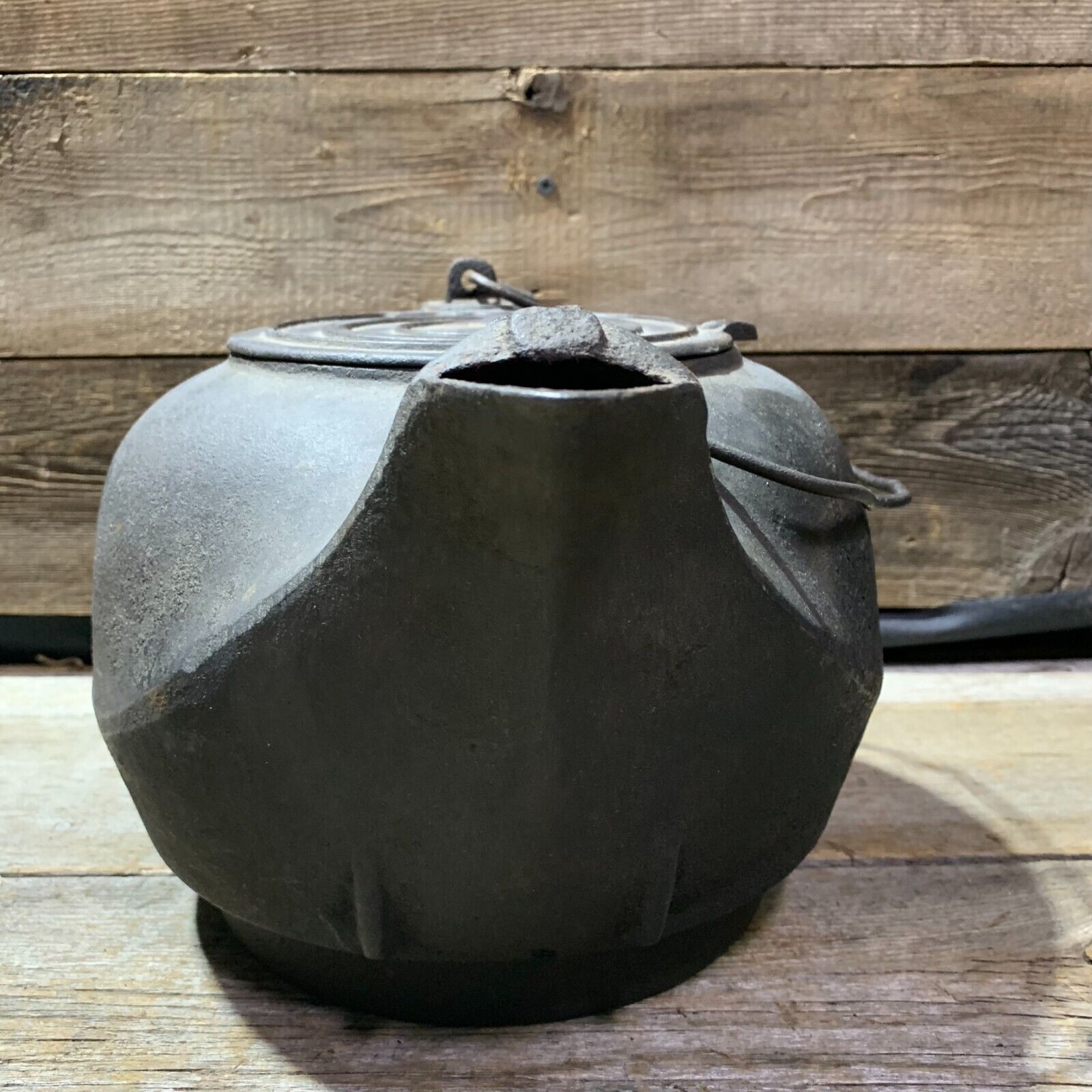 Antique 1800s Cast Iron, Tea Kettle, Swivel Lid