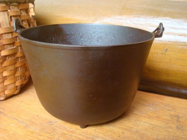 Vintage 1800's Cast Iron 3-Legged BEAN POT Kettle GATE MARKED 6 lbs.