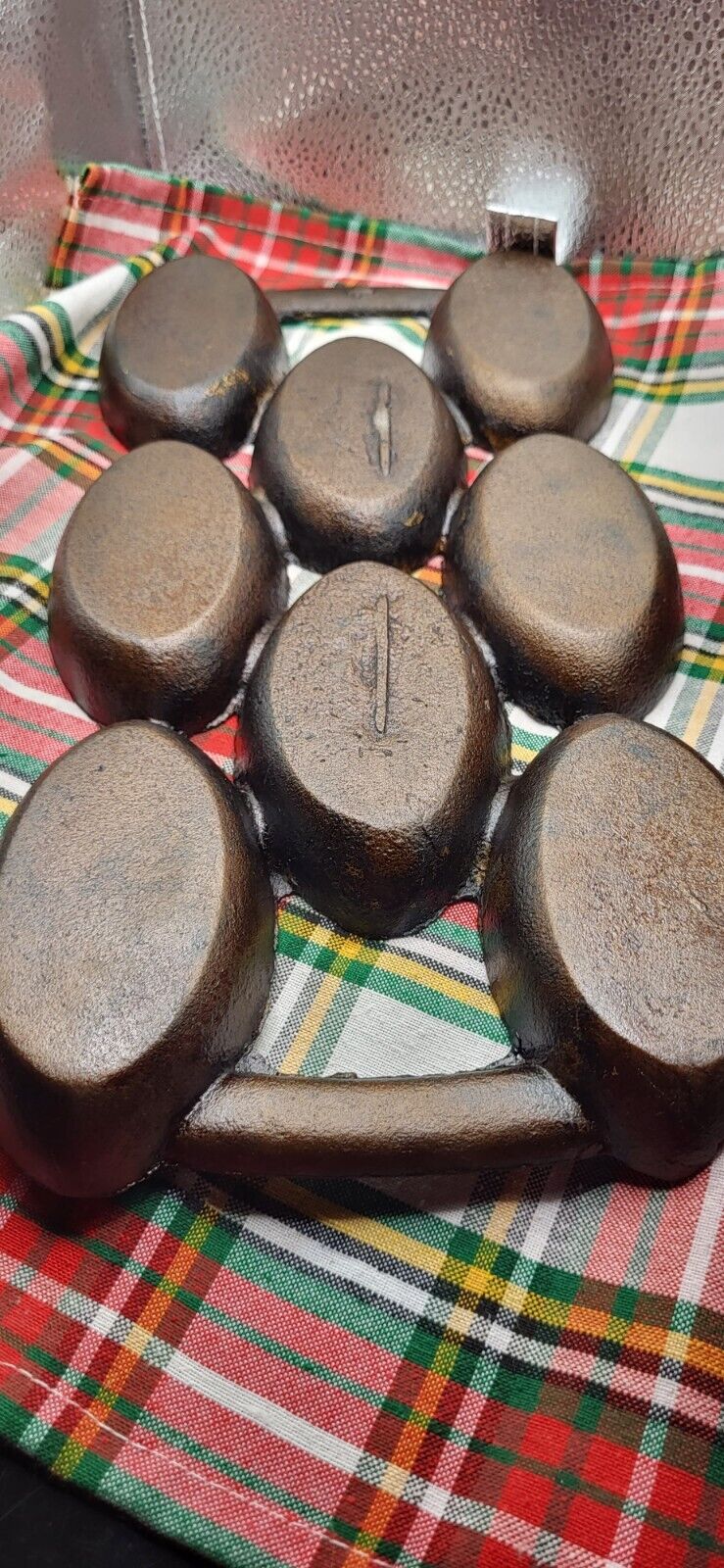 Late 1800s Gate Marked Cast Iron Gem Pan