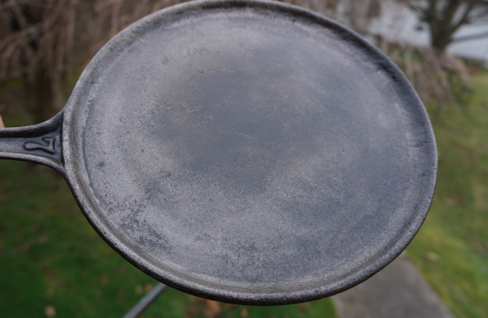 Early - Made 1800's Cast Iron No. 7 Round Griddle with Gate Mark & Fancy Handle