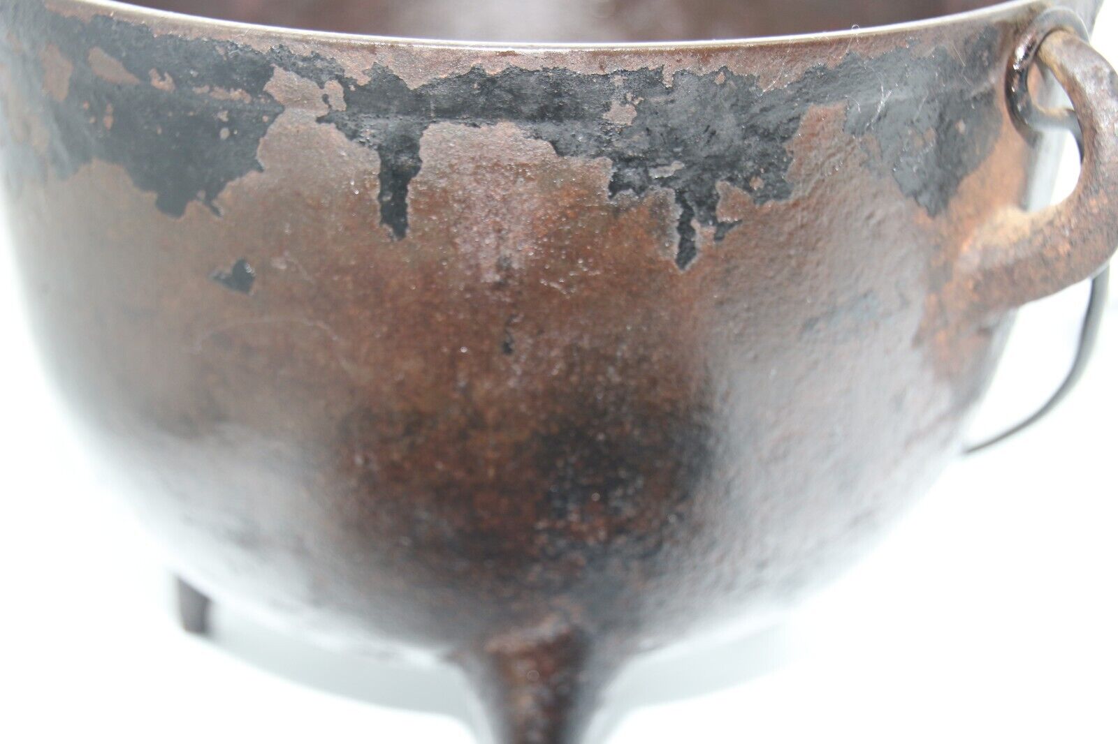 Antique 1800’s Fischer Leaf Co Louisville KY Cast Iron 3-foot Cook Pot with Lid