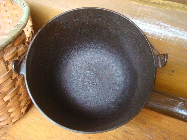 Vintage 1800's Cast Iron 3-Legged BEAN POT Kettle GATE MARKED 6 lbs.
