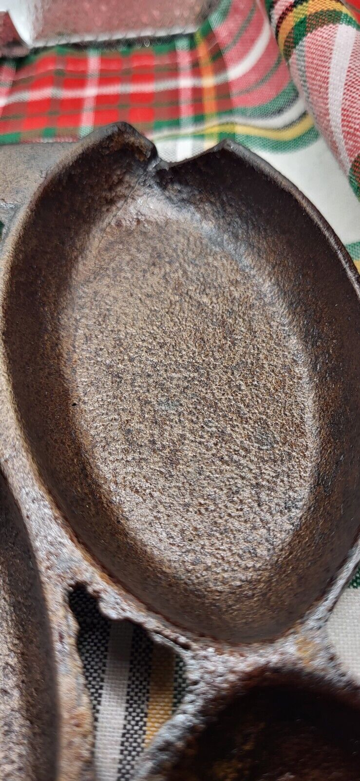 Late 1800s Gate Marked Cast Iron Gem Pan