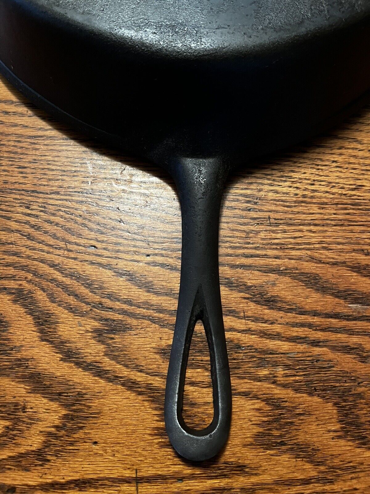 1800's Cast Iron No. 9 Skillet with Gate Mark & Plain Handle