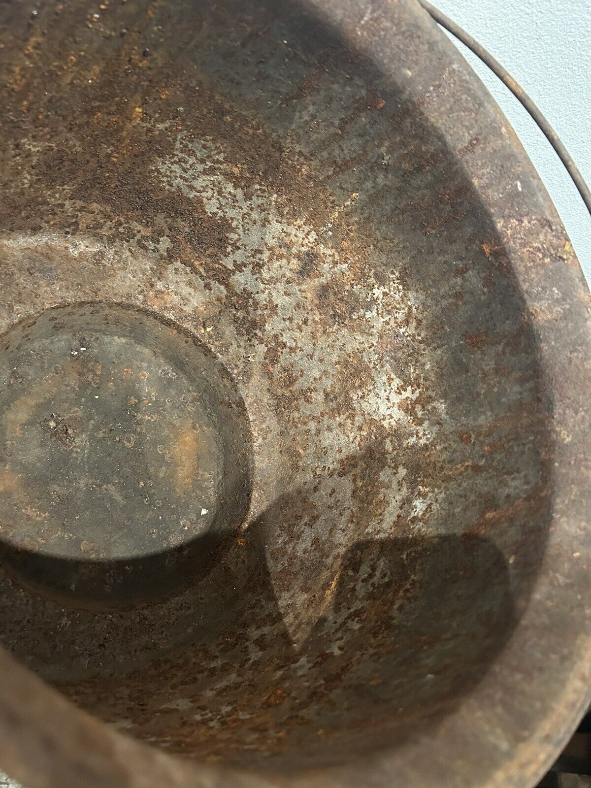 Antique 1800s Cast Iron Four Leg Pit Bottom Eccentric Kettle Cauldron Gatemark