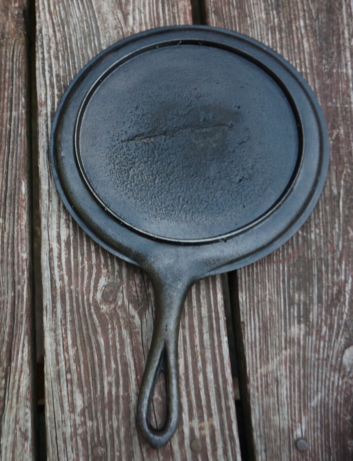 Early - Made 1800's Cast Iron No. 7 Round Griddle with Gate Mark & Fancy Handle