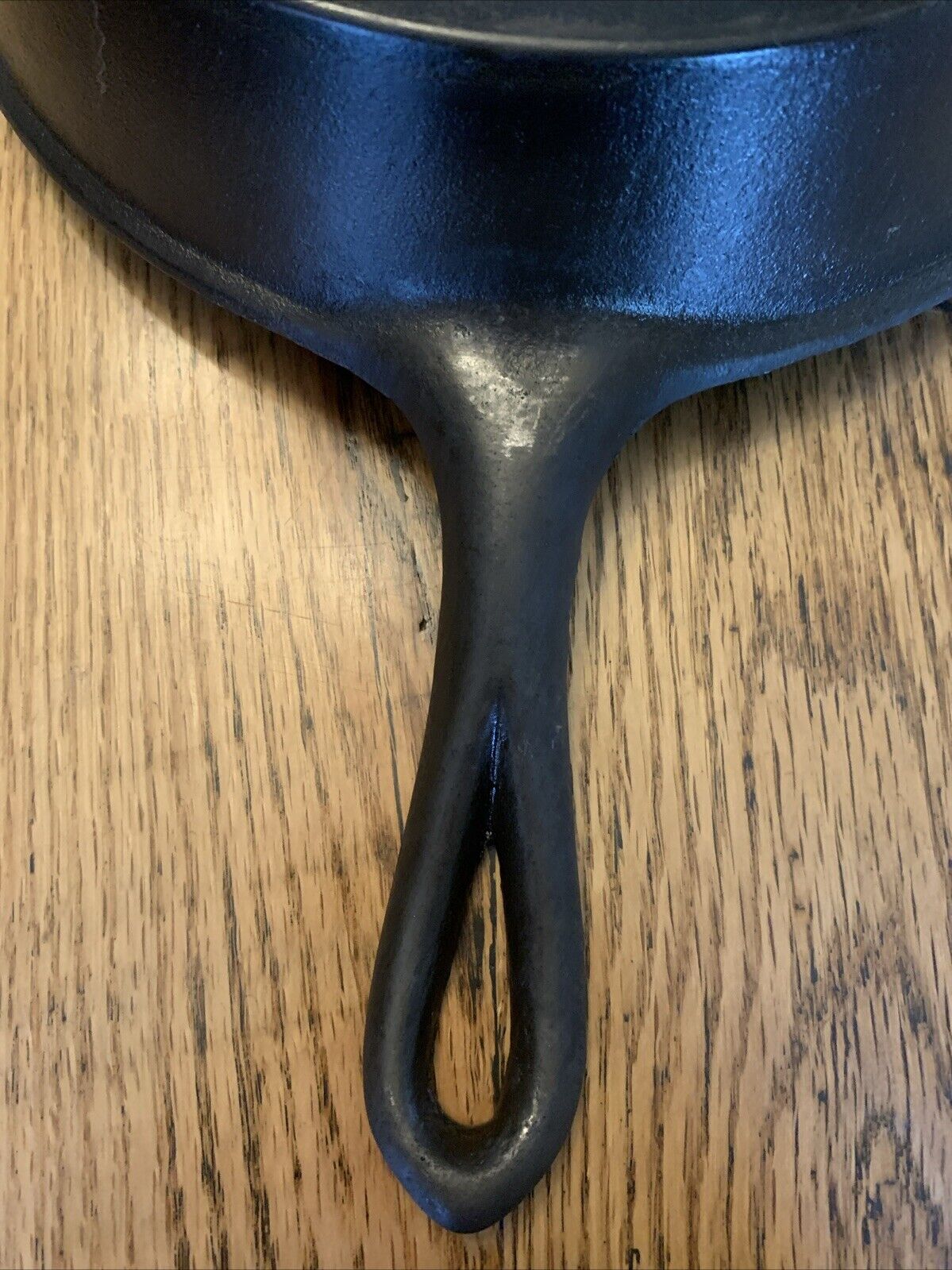 VINTAGE 1800’s Gate Marked Fancy Handle #7 1 Pour Spout Cast Iron Skillet.