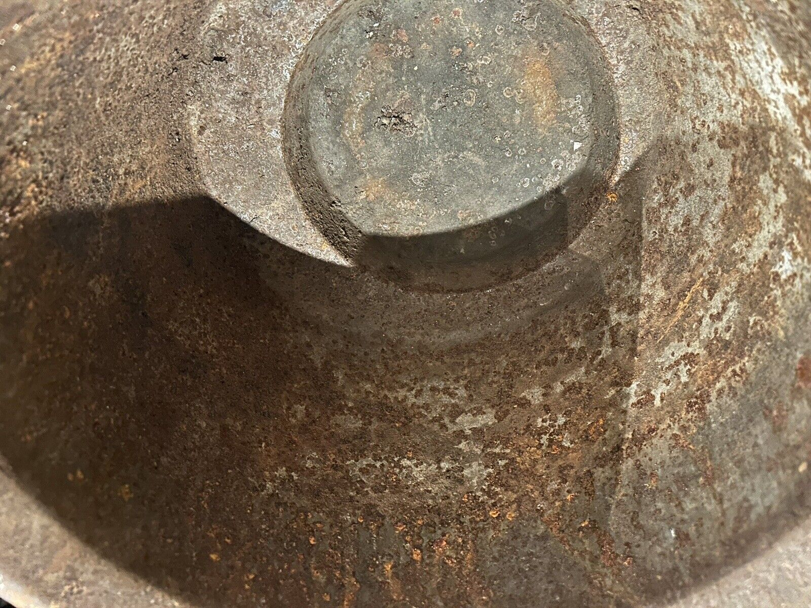 Antique 1800s Cast Iron Four Leg Pit Bottom Eccentric Kettle Cauldron Gatemark