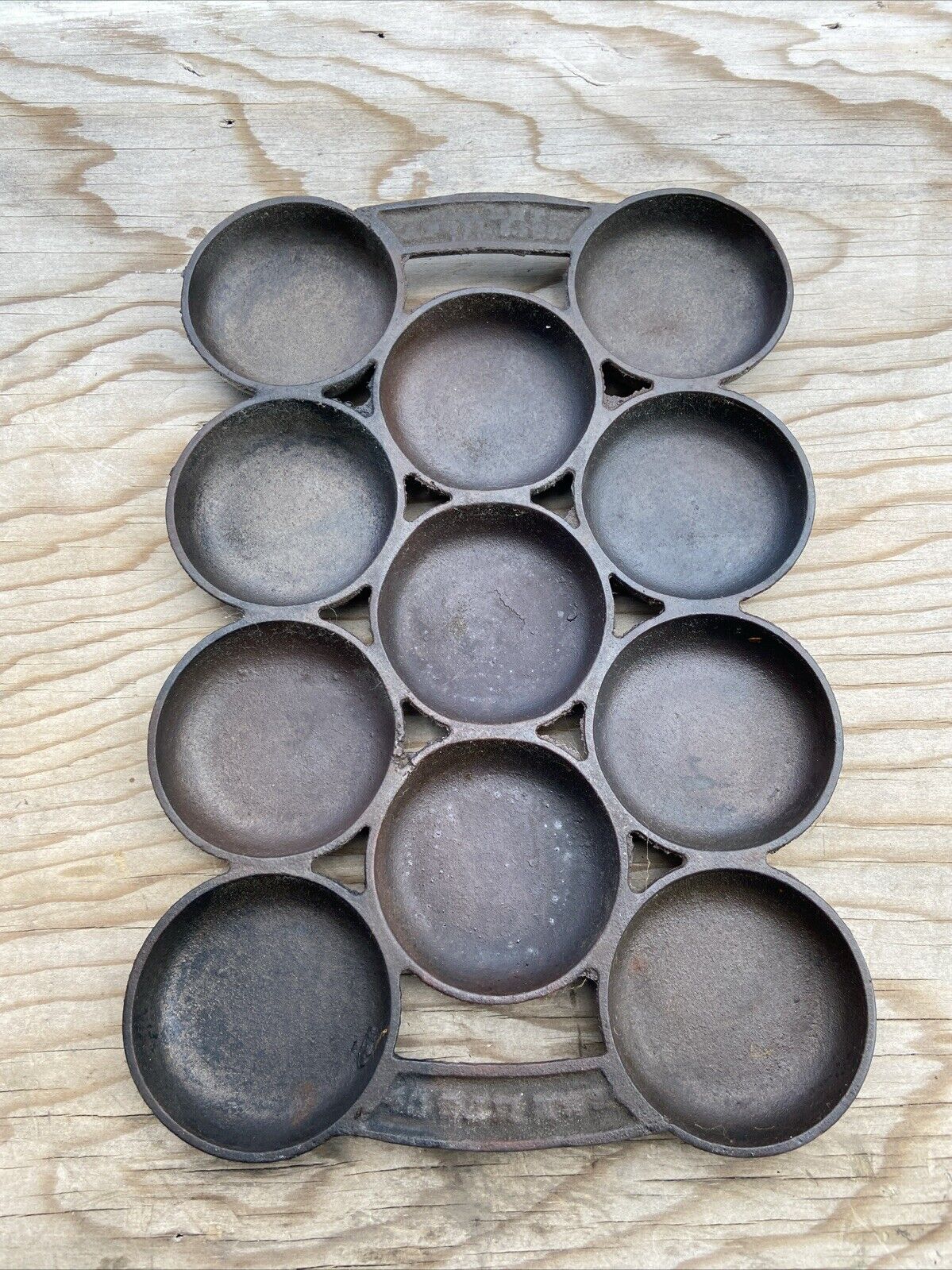 Patented 1800’s Cast Iron Muffin Gem Pan 11 Count Round Not Griswold
