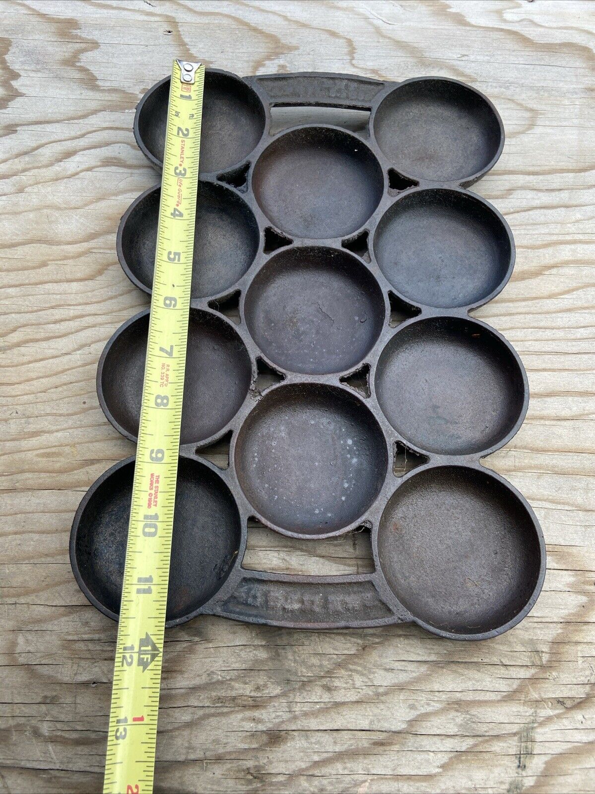 Patented 1800’s Cast Iron Muffin Gem Pan  11 Count Round Not Griswold