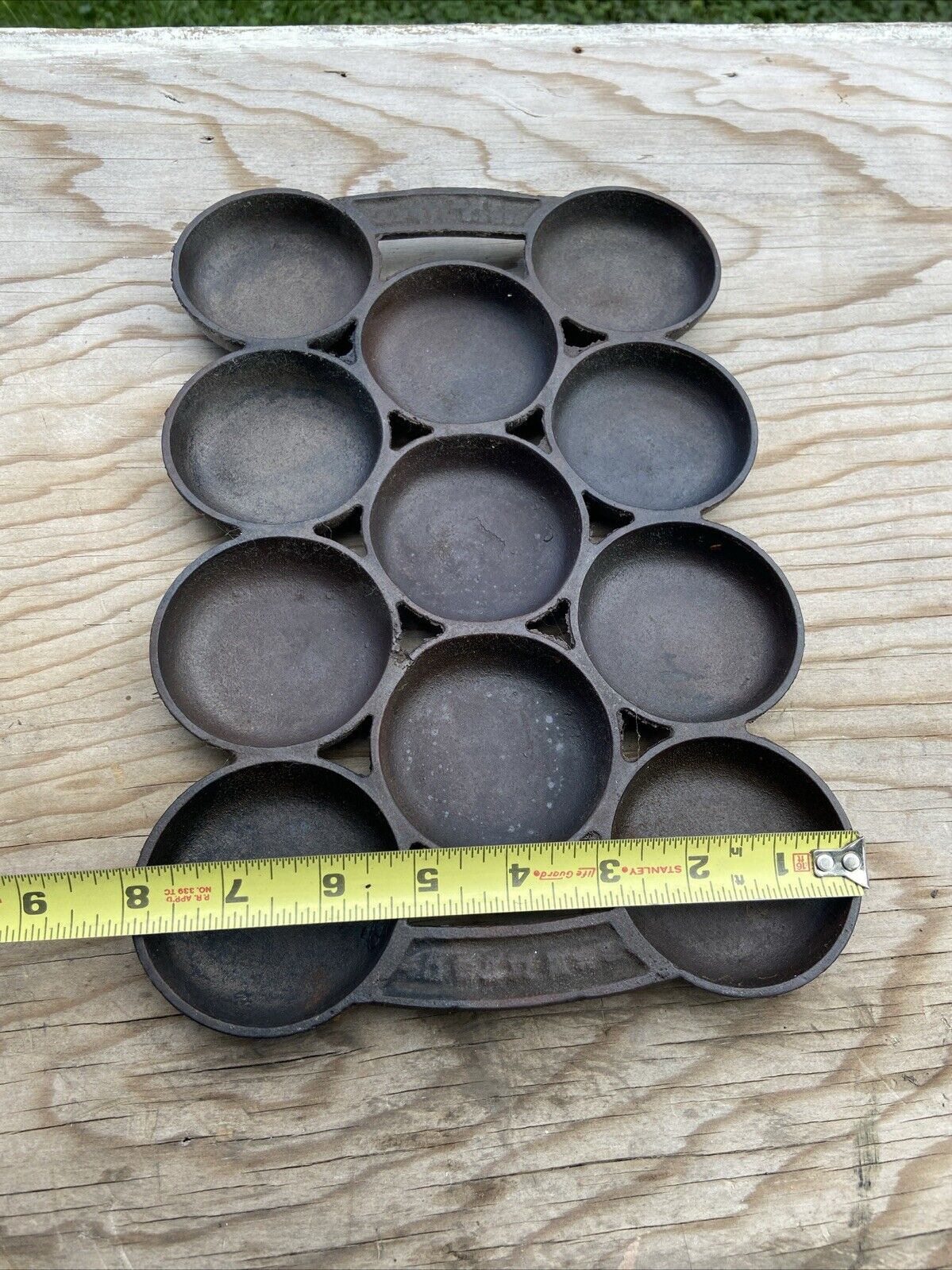 Patented 1800’s Cast Iron Muffin Gem Pan  11 Count Round Not Griswold