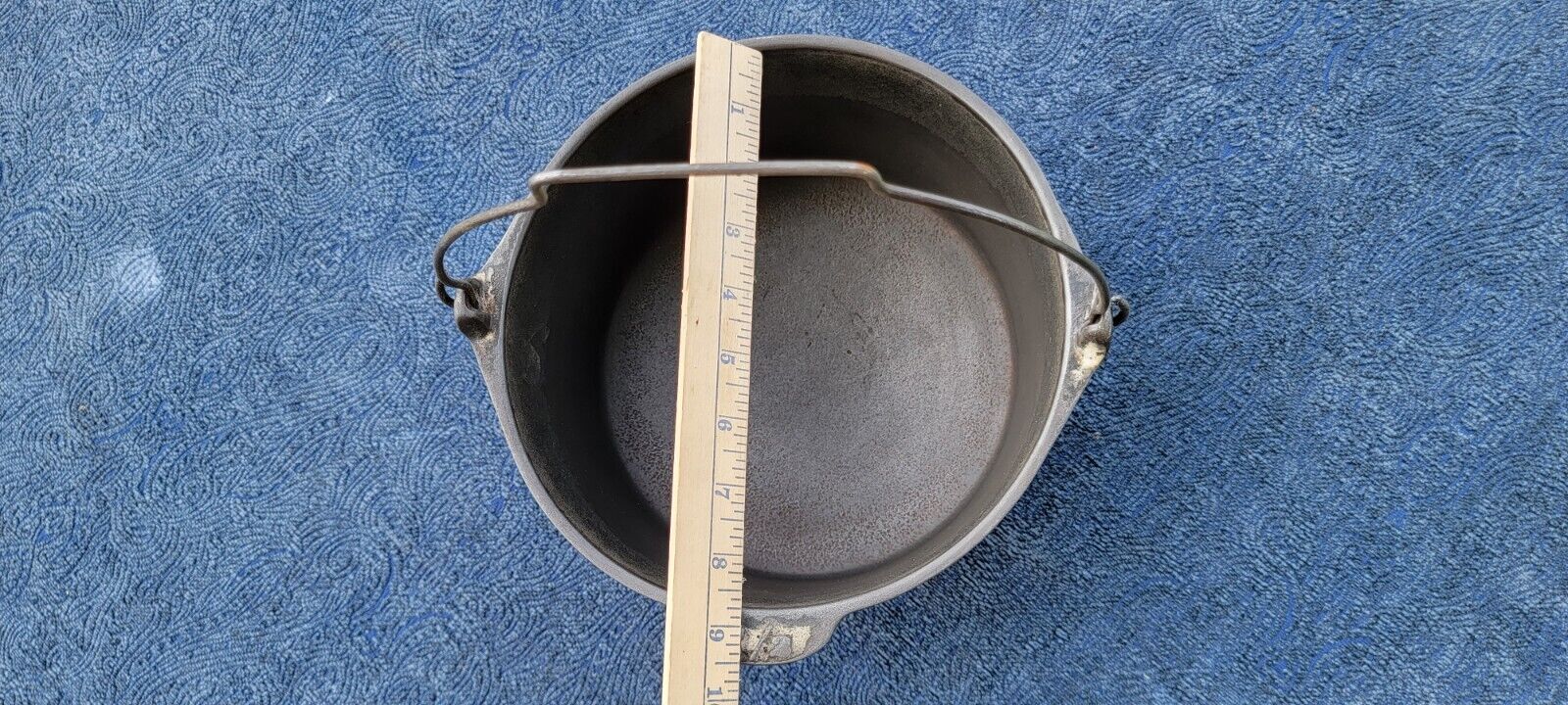 1800's Cast Iron Gate Mark Dutch Oven marked 3/2  9" wide 5" tall was enameled