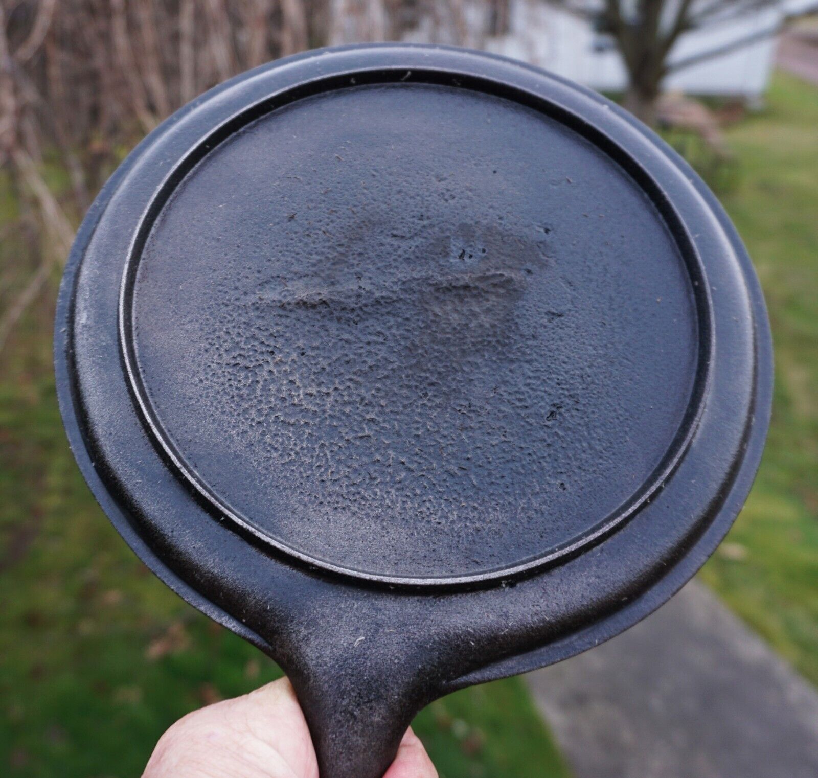 Early - Made 1800's Cast Iron No. 7 Round Griddle with Gate Mark & Fancy Handle
