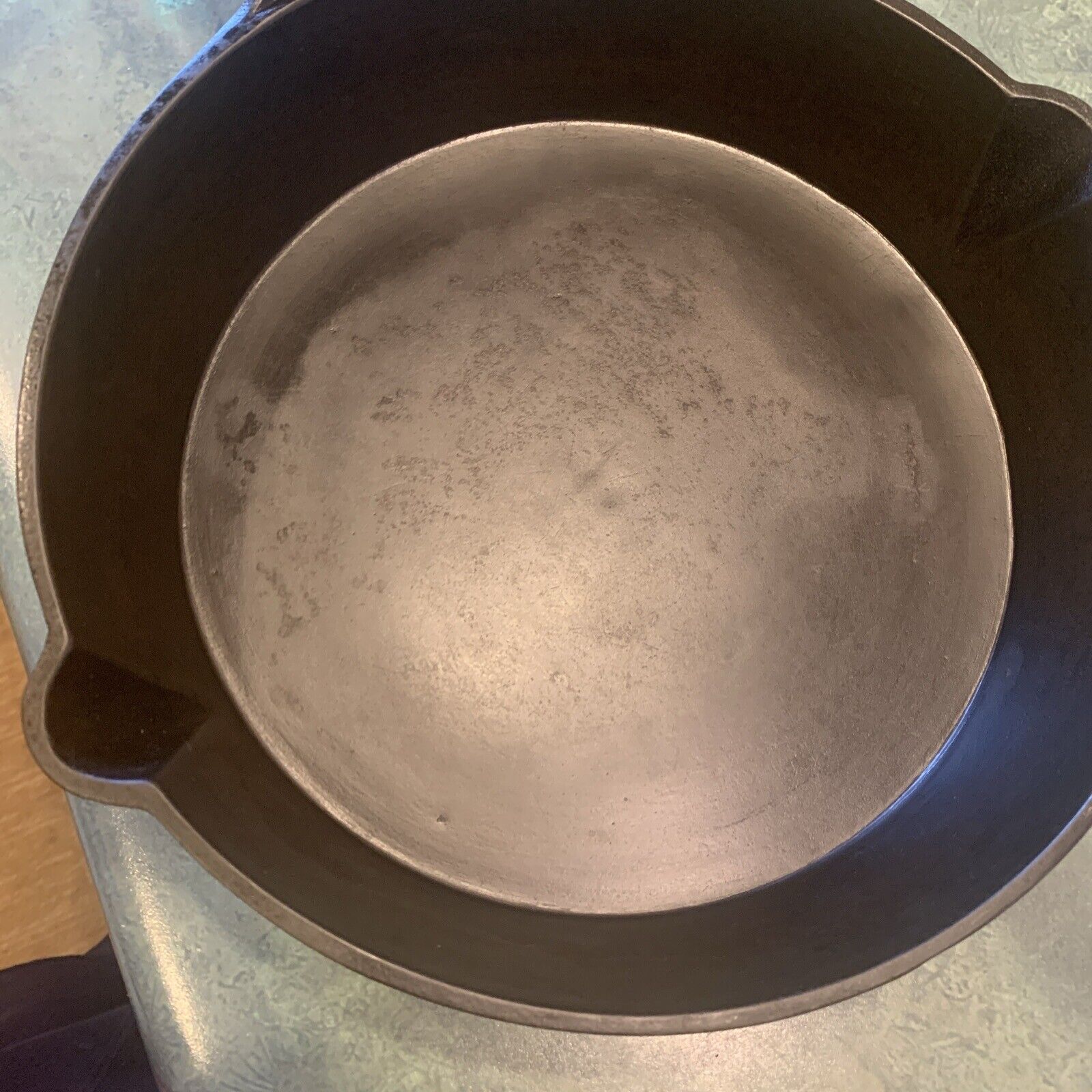 Antique 1800’s Cast Iron Skillet *Gatemarked *Heat Ring *Embossed #9 *Sets Level