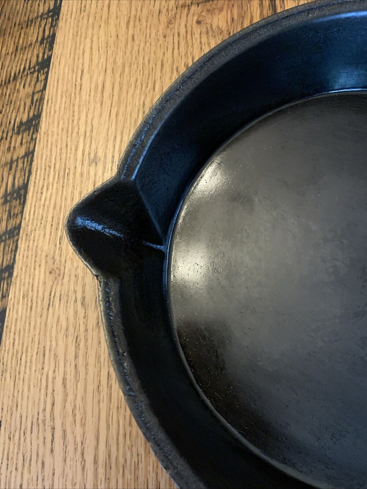 VINTAGE 1800’s Gate Marked Fancy Handle #7 1 Pour Spout Cast Iron Skillet.