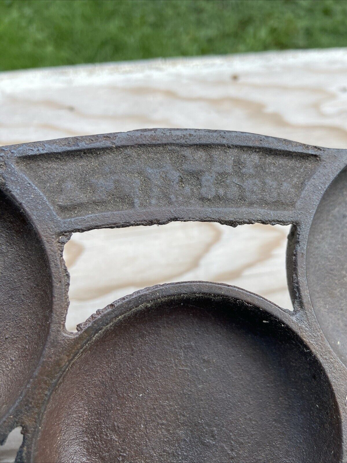 Patented 1800’s Cast Iron Muffin Gem Pan  11 Count Round Not Griswold