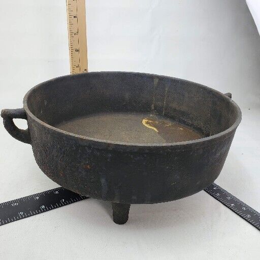 RARE! 1800’s SAVERY & CO 2 1/2 CAST IRON CAULDRON GATE MARK KETTLE POT 3 LEGGED
