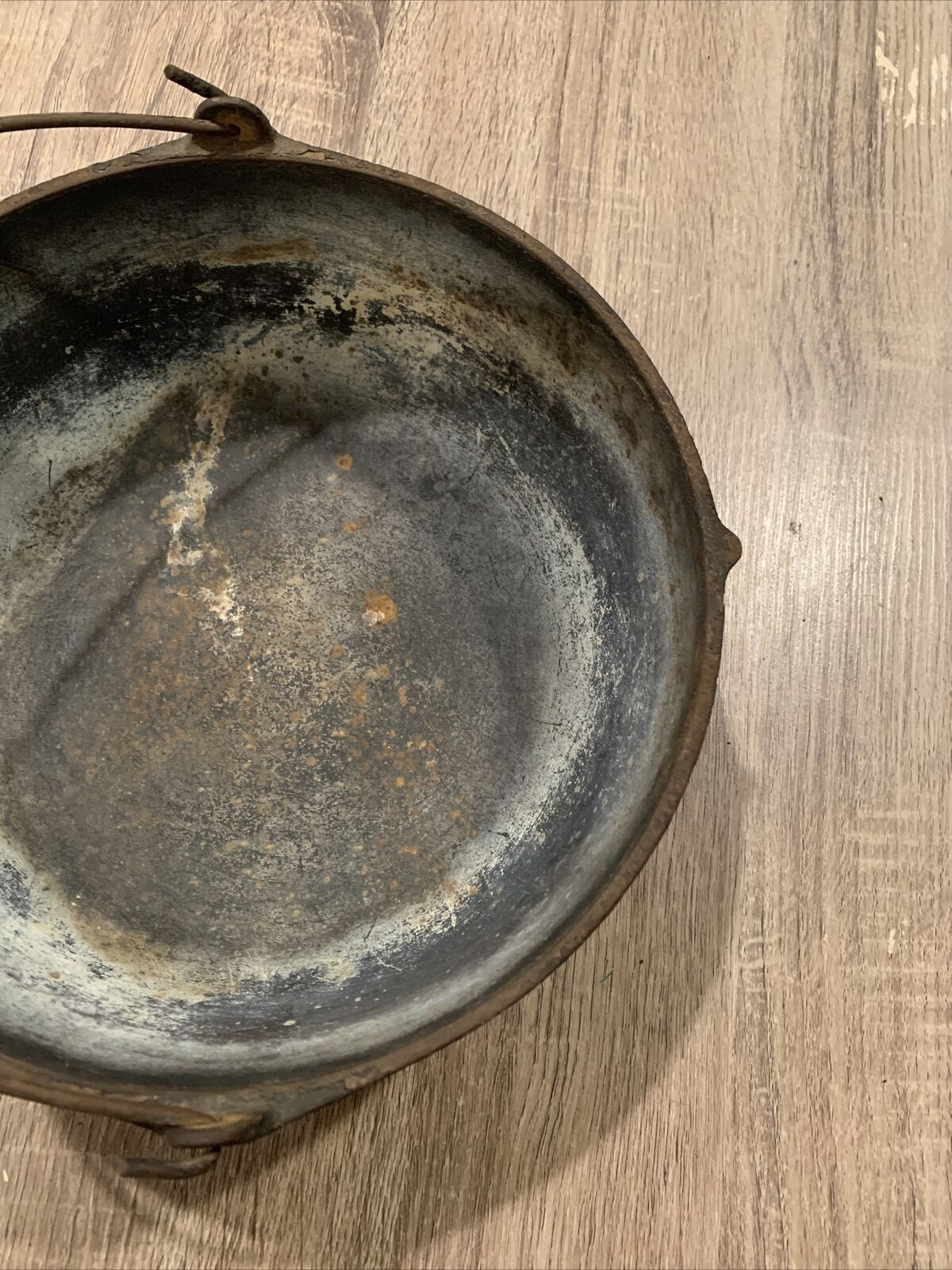 1800’s Antique Gate Mark Cast Iron Scotch Bowl 9.5” Diam x 4” Marked 2-K