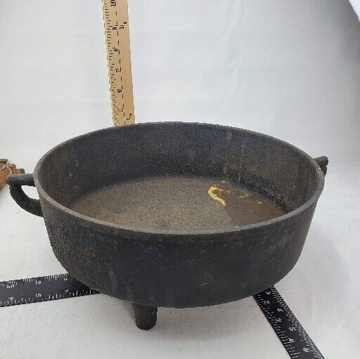 RARE! 1800’s  SAVERY & CO 2 1/2 CAST IRON CAULDRON GATE MARK KETTLE POT 3 LEGGED