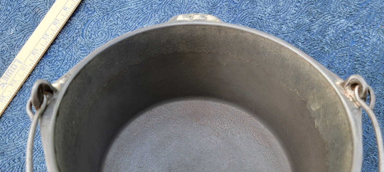 1800's Cast Iron Gate Mark Dutch Oven marked 3/2  9" wide 5" tall was enameled