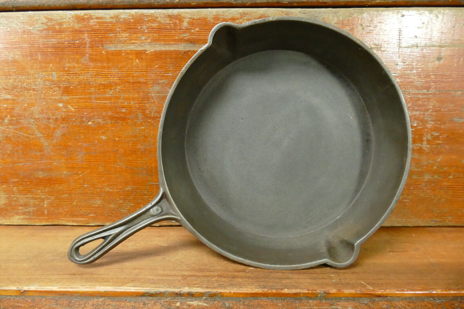 Antique 1800s #9 Cast Iron Skillet Heat Ring Fancy Handle Gate Marked Spouts
