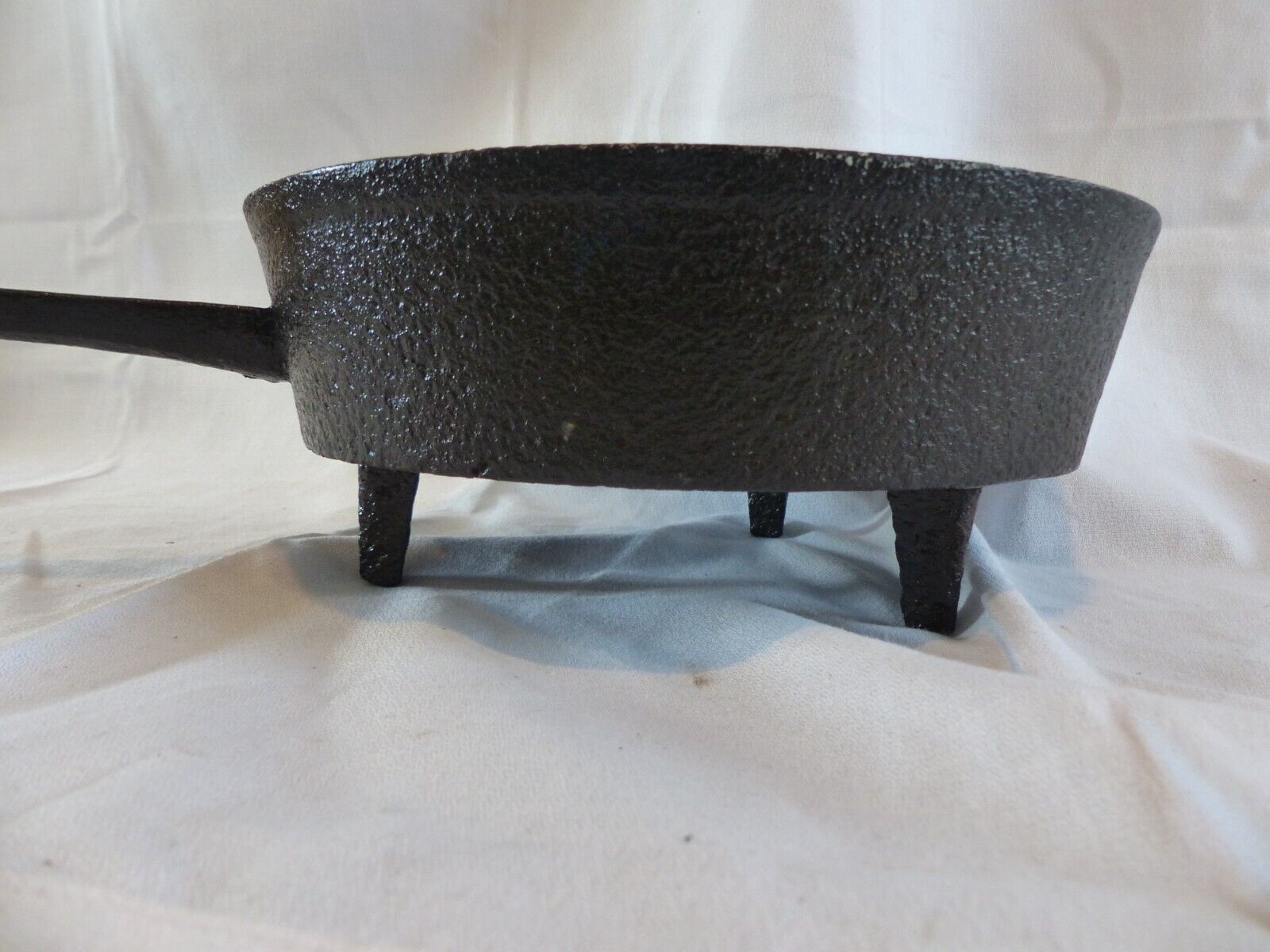 Primitive 1800's 11" Gate Marked 3 Legged Spider Skillet Unmarked tripod pan