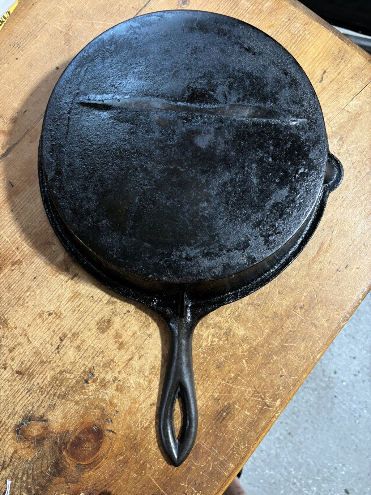 FANCY HANDLE 1800'S CAST IRON SKILLET PAN WITH TULIP HANDLE & GATE MARK 11”