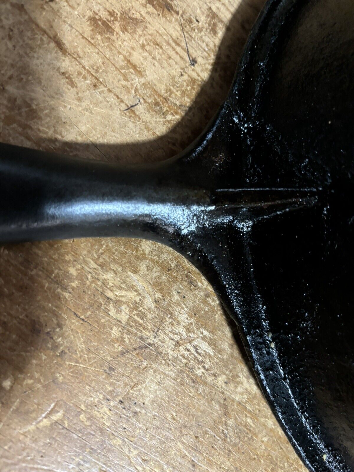 FANCY HANDLE 1800'S CAST IRON SKILLET PAN WITH TULIP HANDLE & GATE MARK 11”