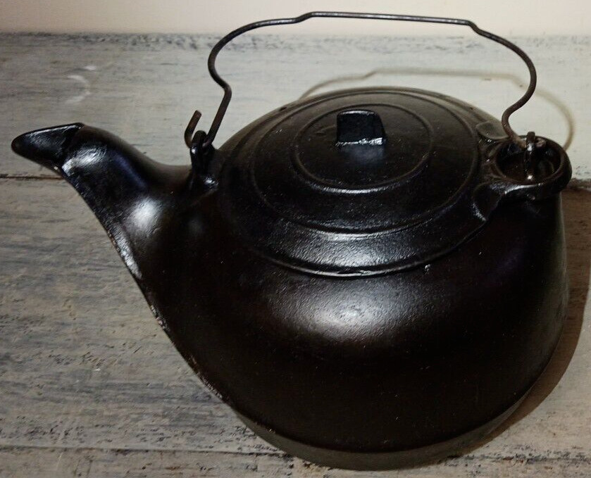 Antique 1800's Large Cast Iron Tea Kettle 10+lb. Bail Handle Gate Mark No Holes