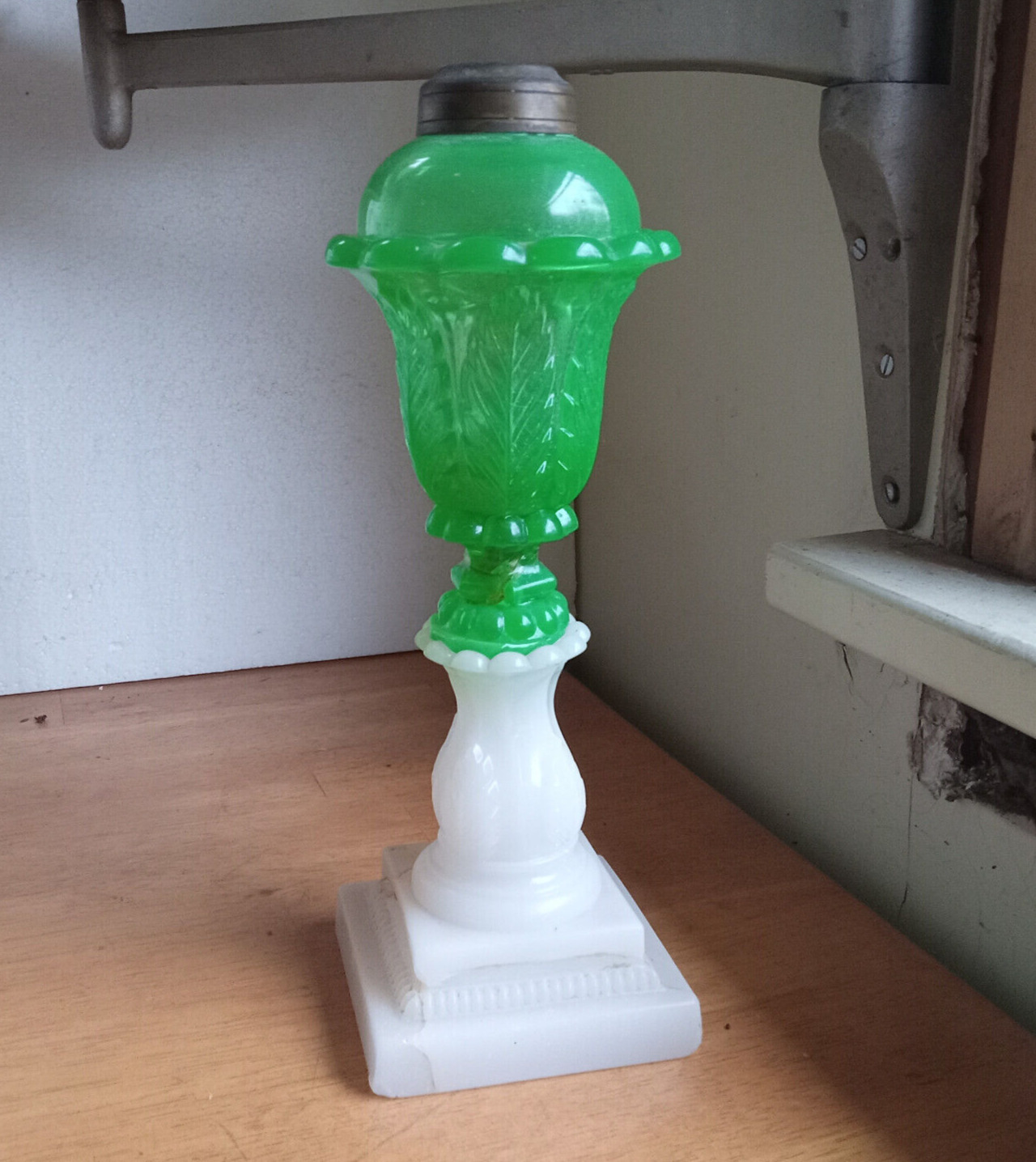 RARE 1850 GREEN BOSTON & SANDWICH GLASS ACANTHUS LEAF WHALE OIL STAND LAMP AS IS
