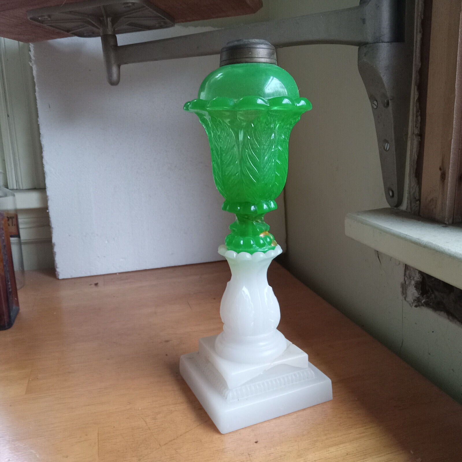 RARE 1850 GREEN BOSTON & SANDWICH GLASS ACANTHUS LEAF WHALE OIL STAND LAMP AS IS