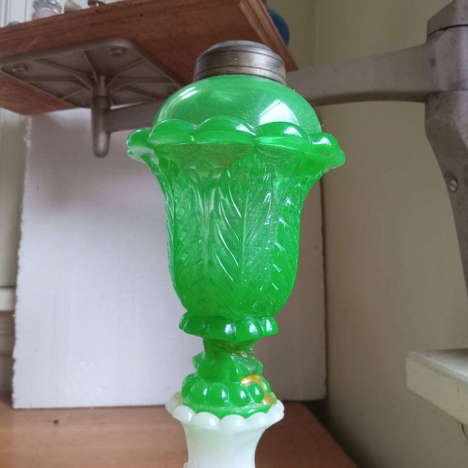 RARE 1850 GREEN BOSTON & SANDWICH GLASS ACANTHUS LEAF WHALE OIL STAND LAMP AS IS