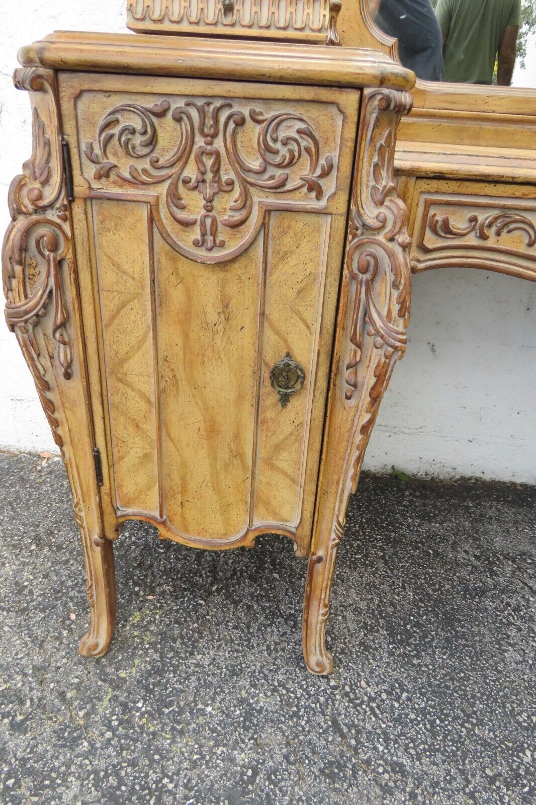 Chesterfield French Early 1900s Carved Vanity Makeup Table and Mirror 5413