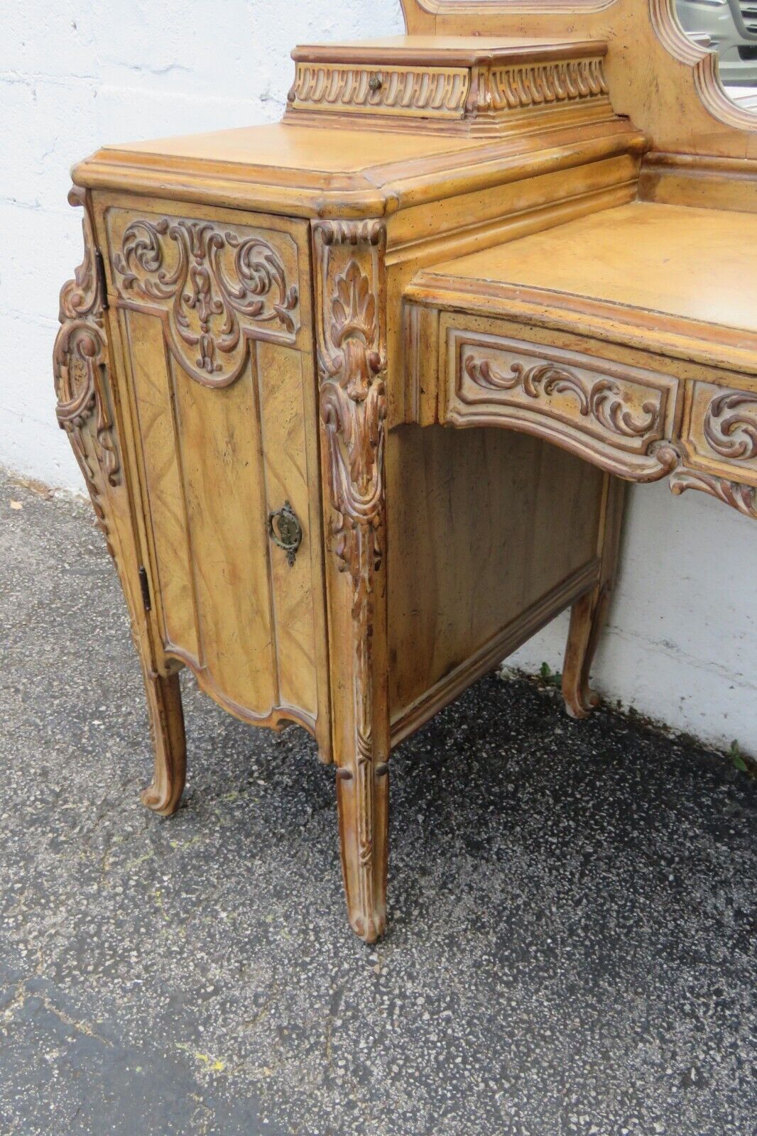 Chesterfield French Early 1900s Carved Vanity Makeup Table and Mirror 5413