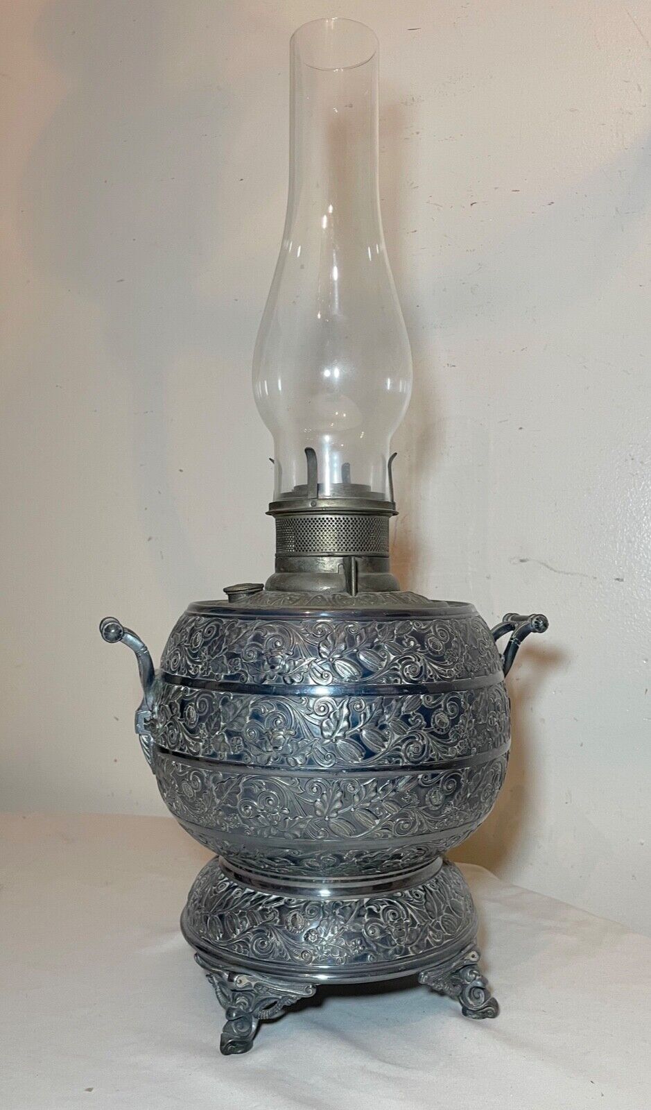 antique R&H ornate 1800's silverplate Victorian glass oil table parlor lamp