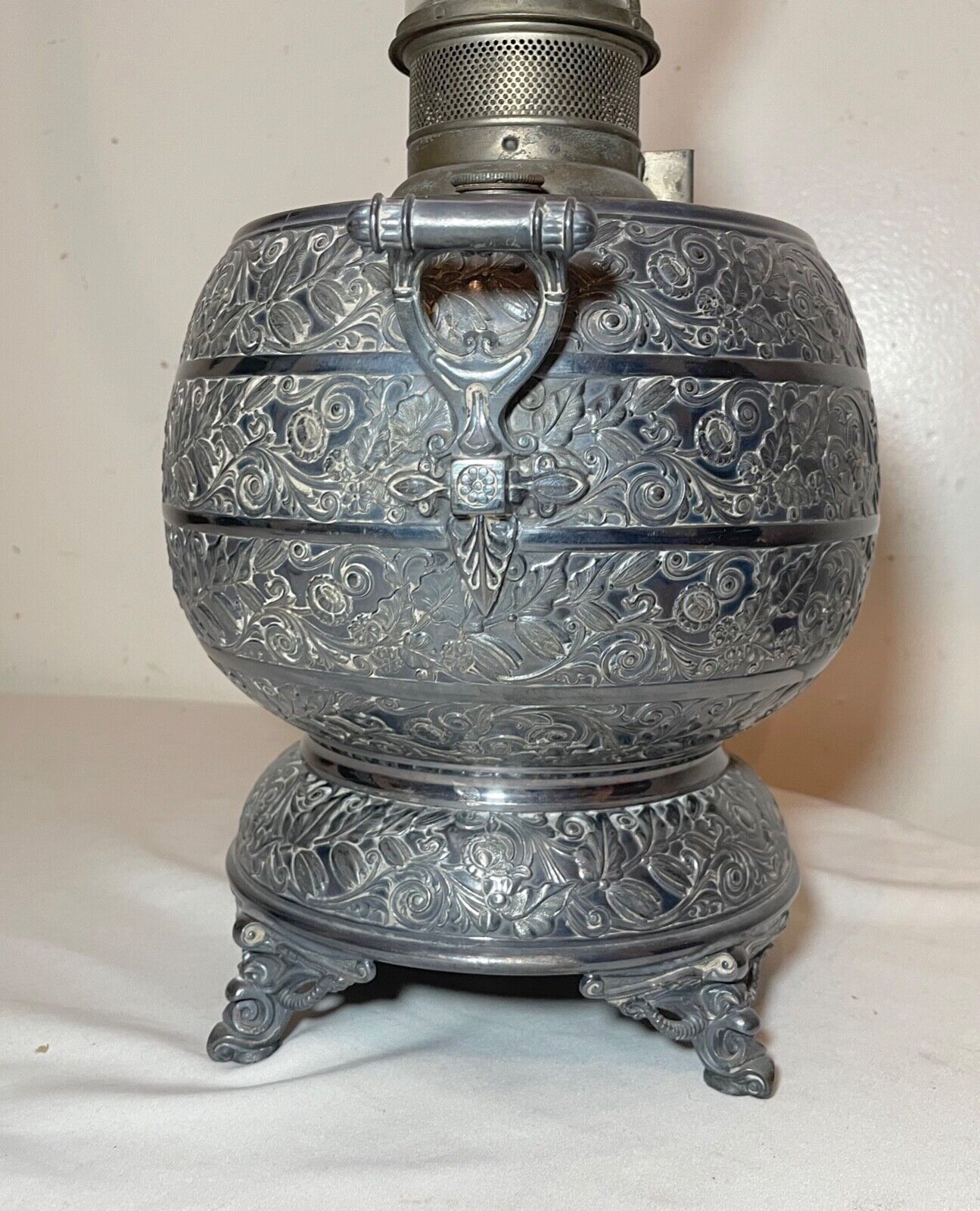 antique R&H ornate 1800's silverplate Victorian glass oil table parlor lamp