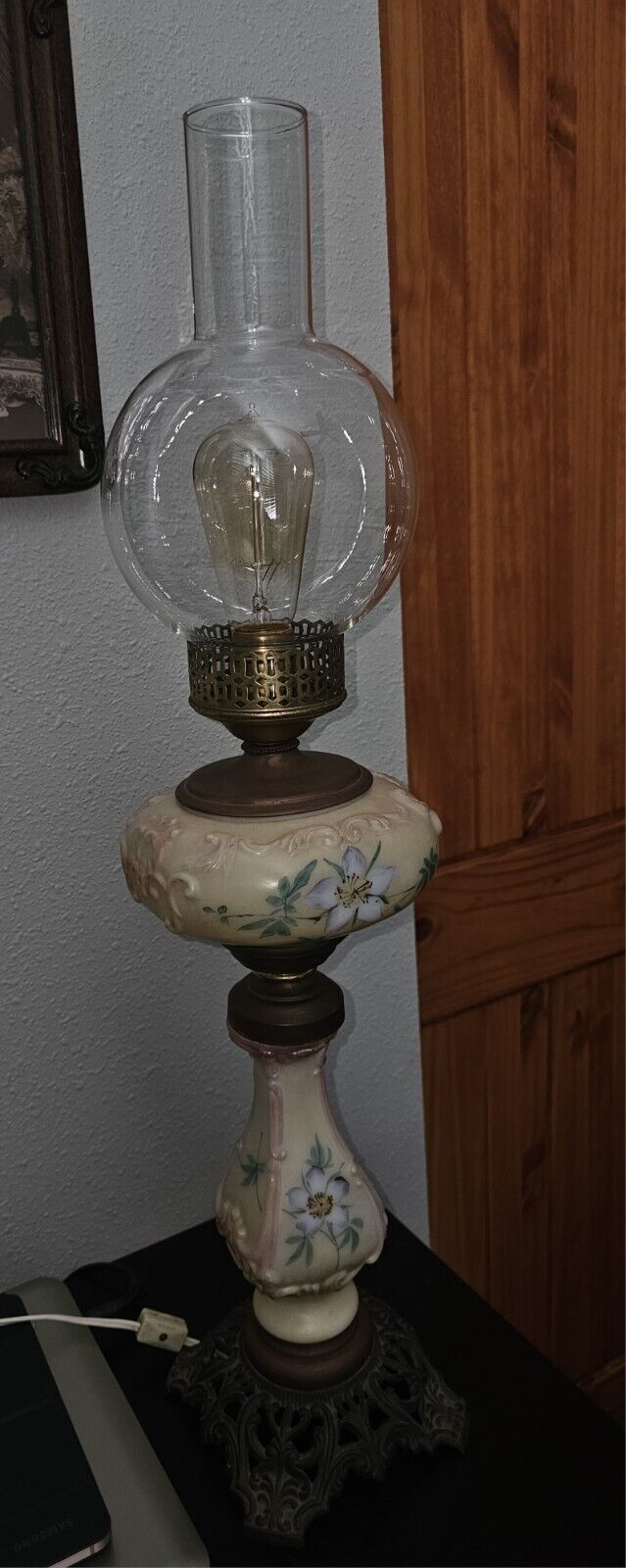 Beautiful LARGE 27.5" Antique Ornate 1800s brass glass Table Parlor Banquet Lamp