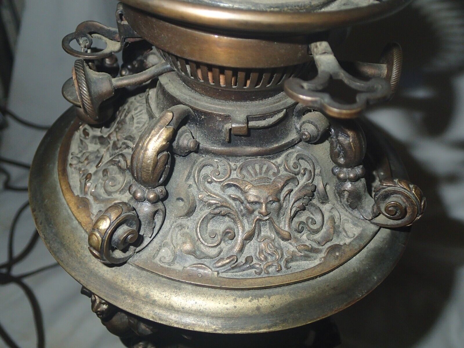 ANTIQUE VICTORIAN HINKS & SON BRONZE BAT GOTHIC NORTH WIND RAM ELECTRIC OIL LAMP