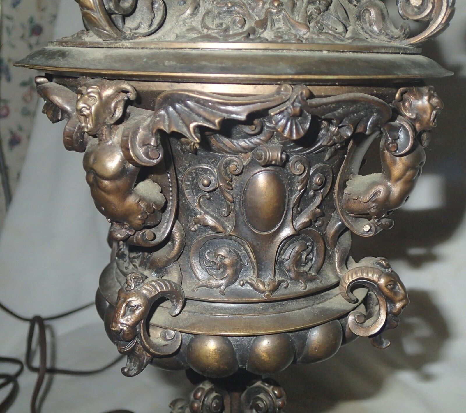 ANTIQUE VICTORIAN HINKS & SON BRONZE BAT GOTHIC NORTH WIND RAM ELECTRIC OIL LAMP