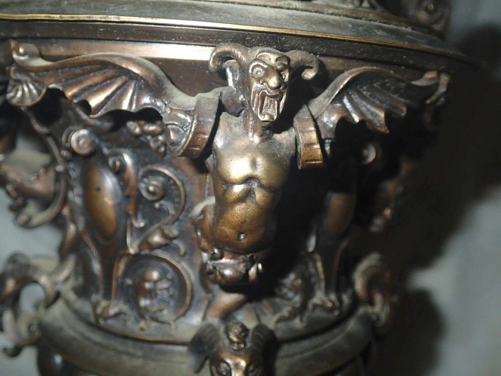 ANTIQUE VICTORIAN HINKS & SON BRONZE BAT GOTHIC NORTH WIND RAM ELECTRIC OIL LAMP