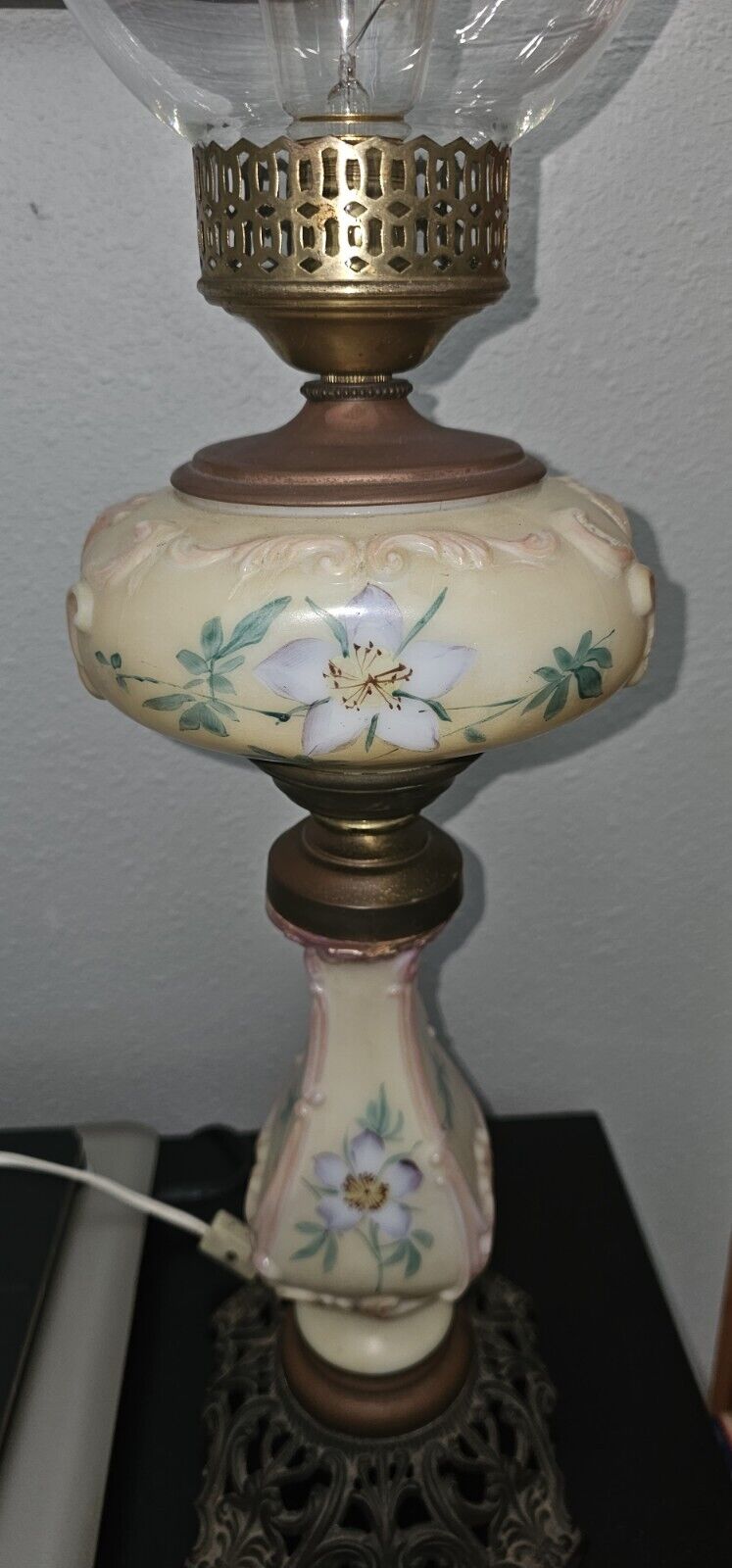 Beautiful LARGE 27.5" Antique Ornate 1800s brass glass Table Parlor Banquet Lamp